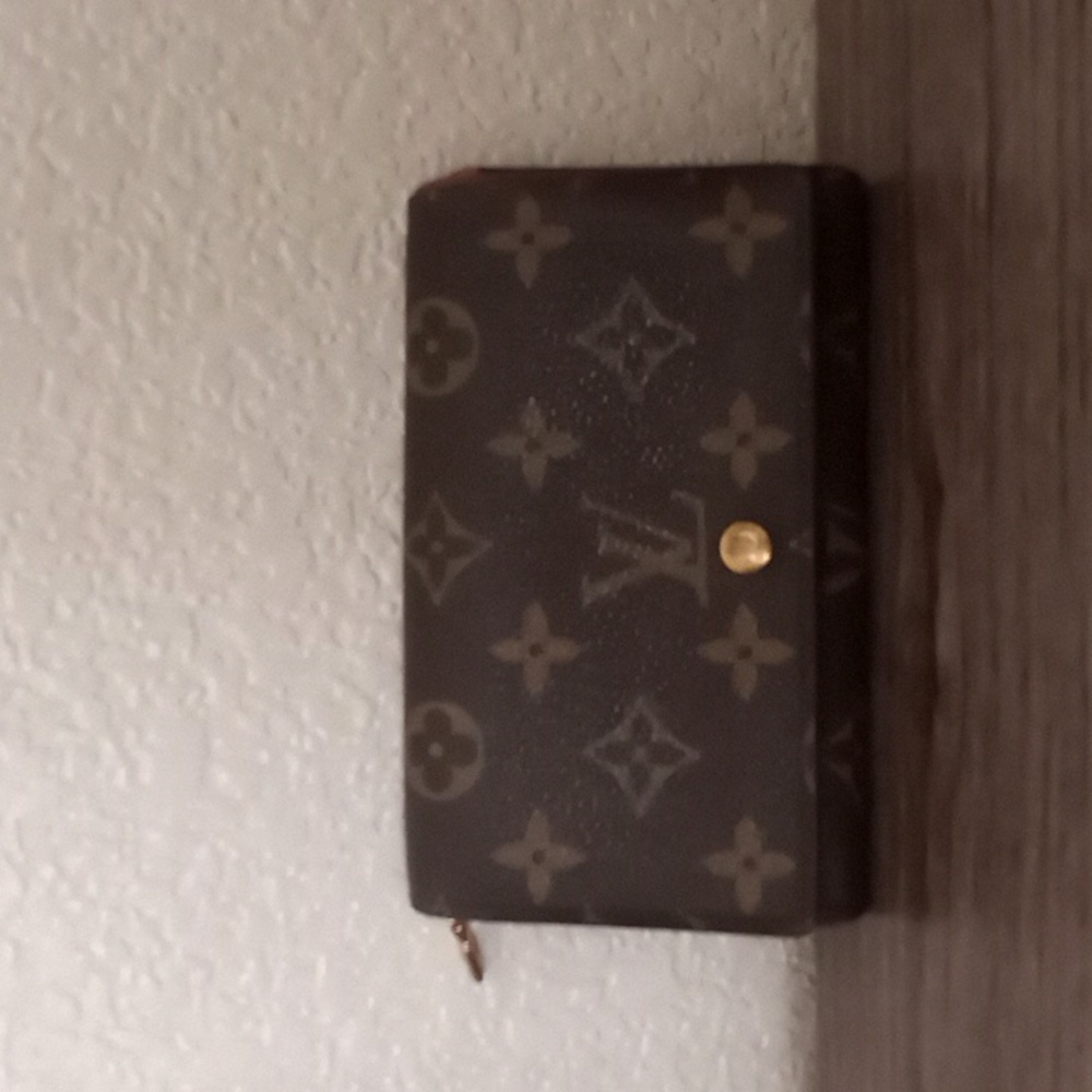 AUTHENTIC Louis Vuitton Monogram medium Wallet DATE CODE: CA0091